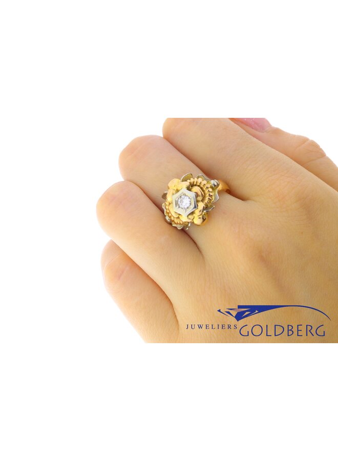 18k gold vintage baroque ring with diamond.