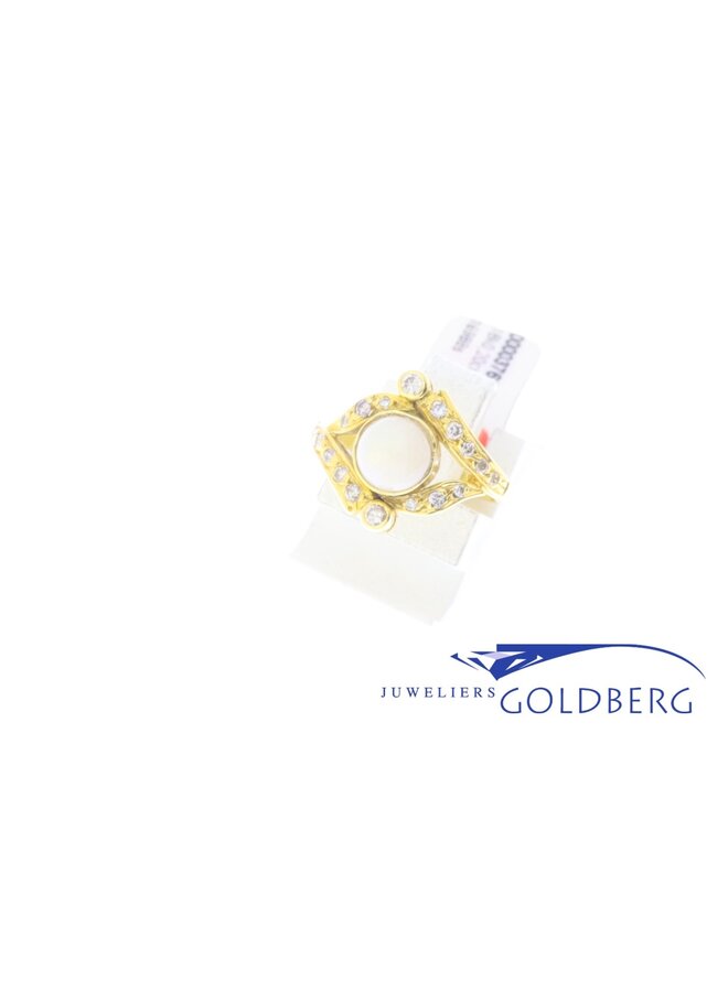 Vintage 18k gouden ring met opaal en ca. 0.20ct diamant