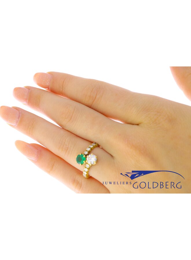 Antieke 18k gouden ring met smaragd en ca. 0.80ct briljant geslepen diamant