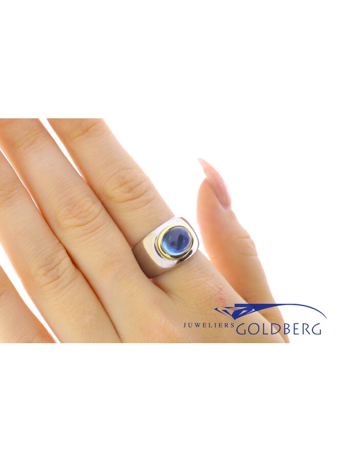 Robust vintage 18 carat bicolor gold unisex ring with topaz