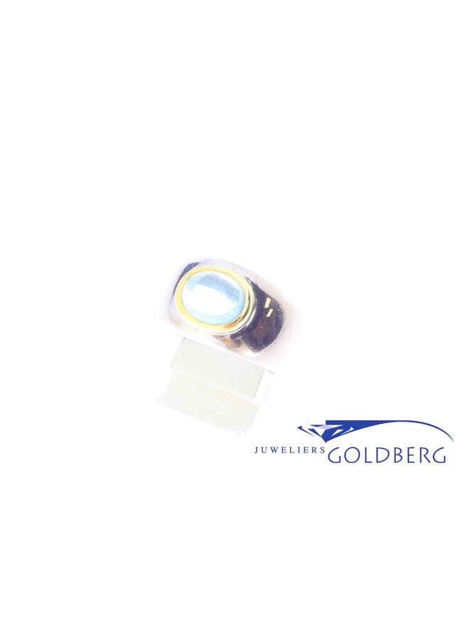 Robust vintage 18 carat bicolor gold unisex ring with topaz