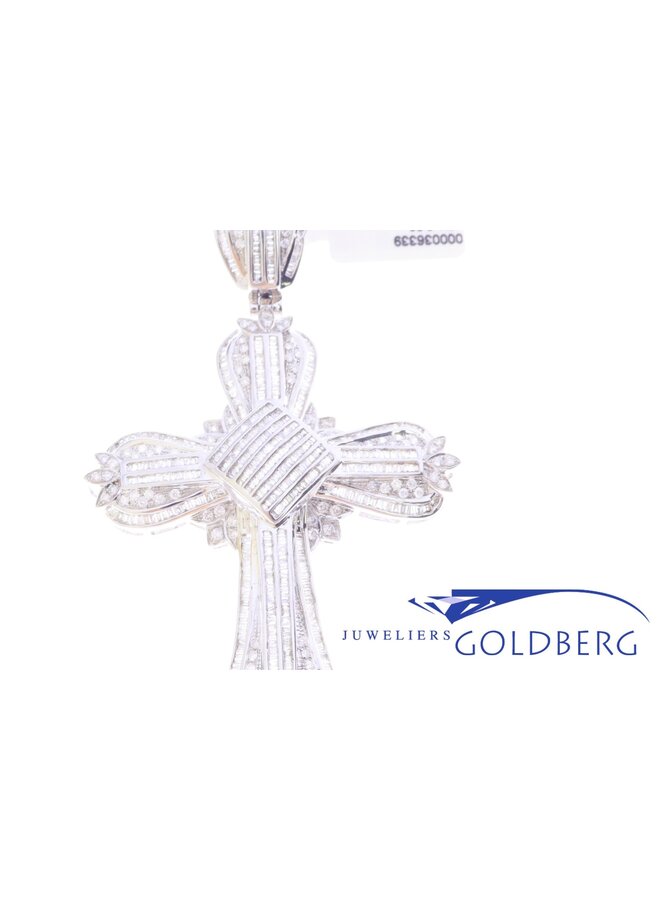 18k white gold cross with diamonds