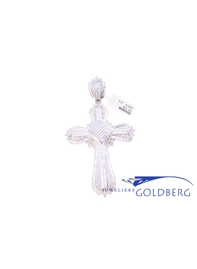 18k white gold cross set with diamonds