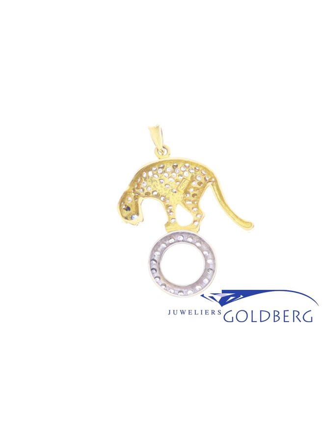 18k bicolor gouden panter hanger met ca. 0.92ct briljant en saffier