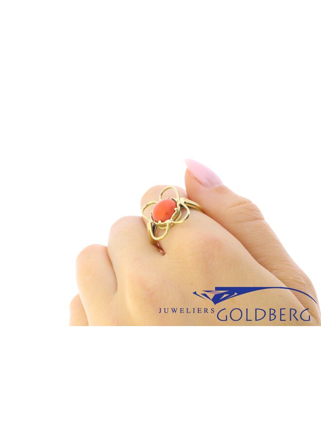 14k gouden vintage ring met bloedkoraal