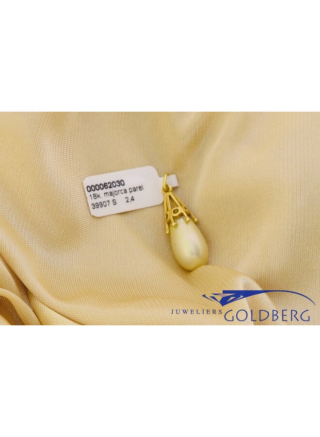 18k gold vintage Majorica pearl pendant