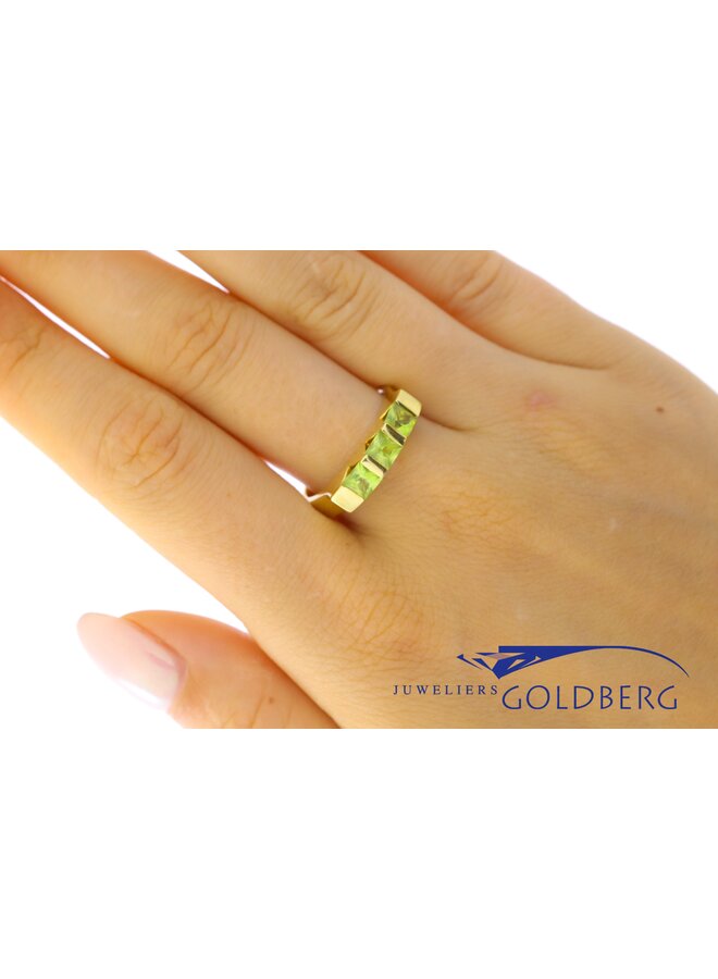 18k gold vintage ring with peridot