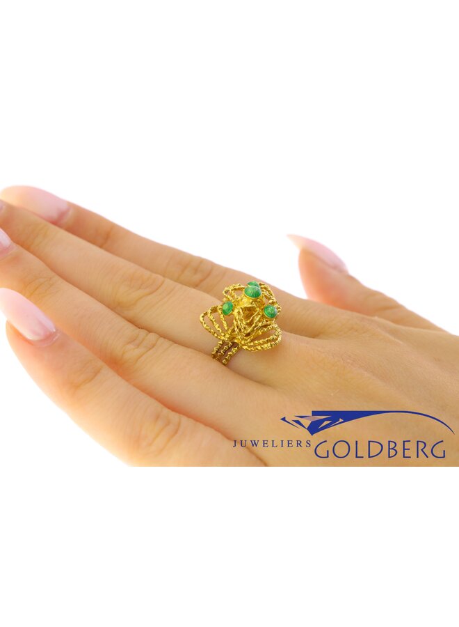 18k filigrain ring met groene emaille bolletjes.