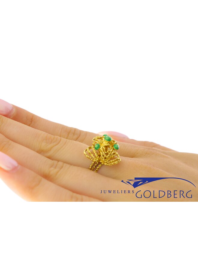18k filigrain ring met groene emaille bolletjes.
