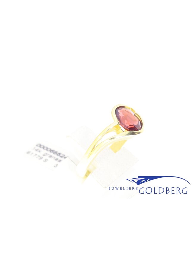 14k gold vintage ring with garnet