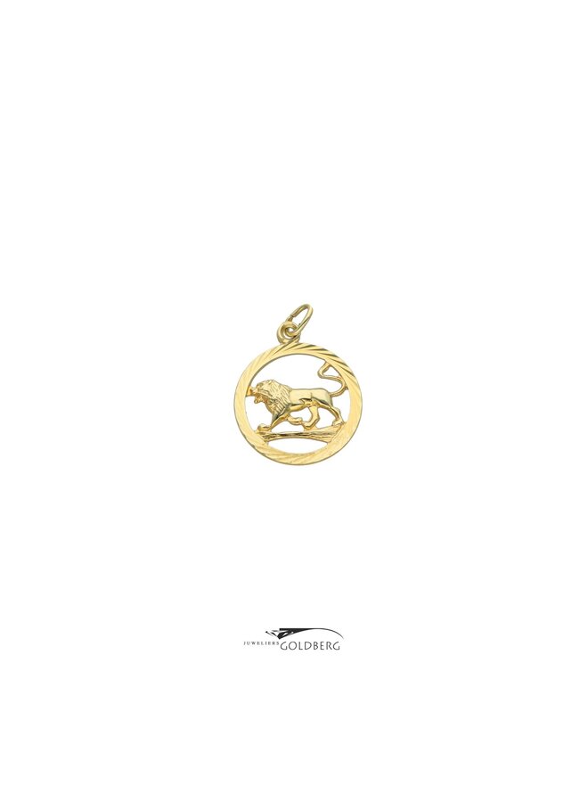 14k gold vintage lion pendant