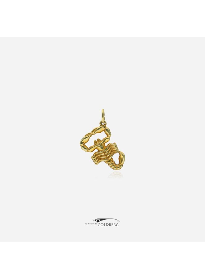 14k gold vintage scorpion pendant