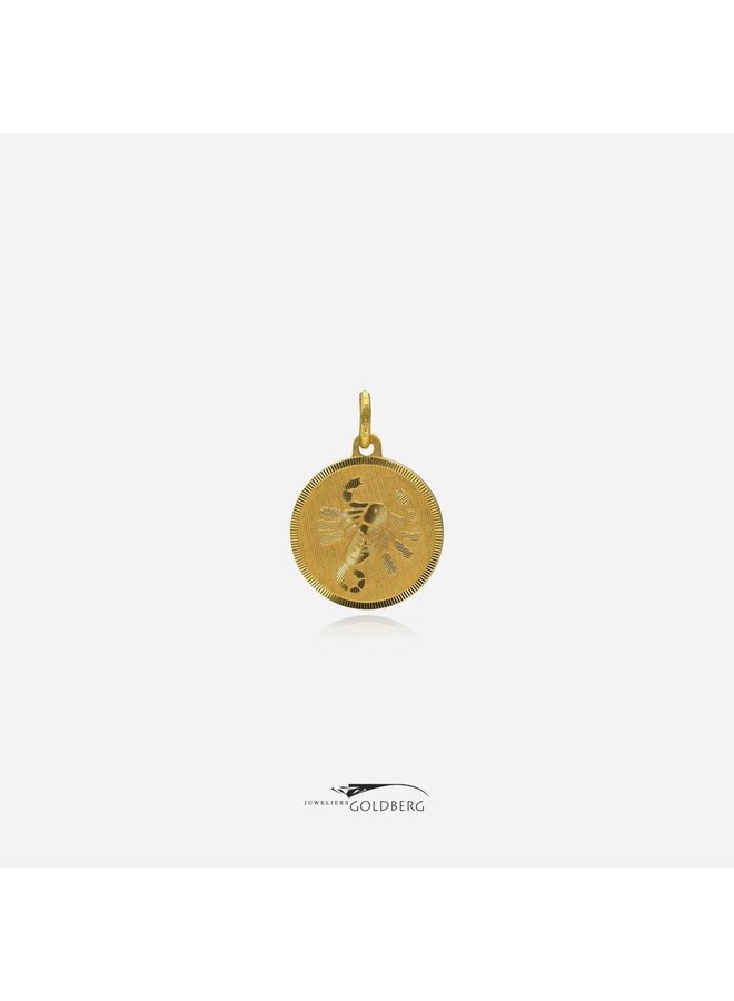 18k gold vintage scorpion pendant