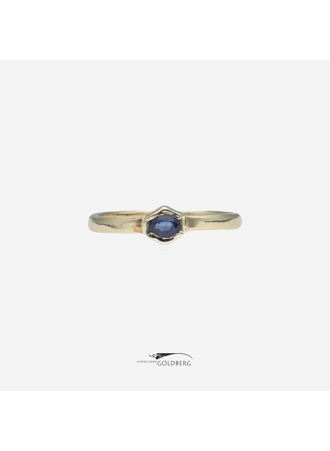 18k witgouden ring met saffier uit eigen atelier