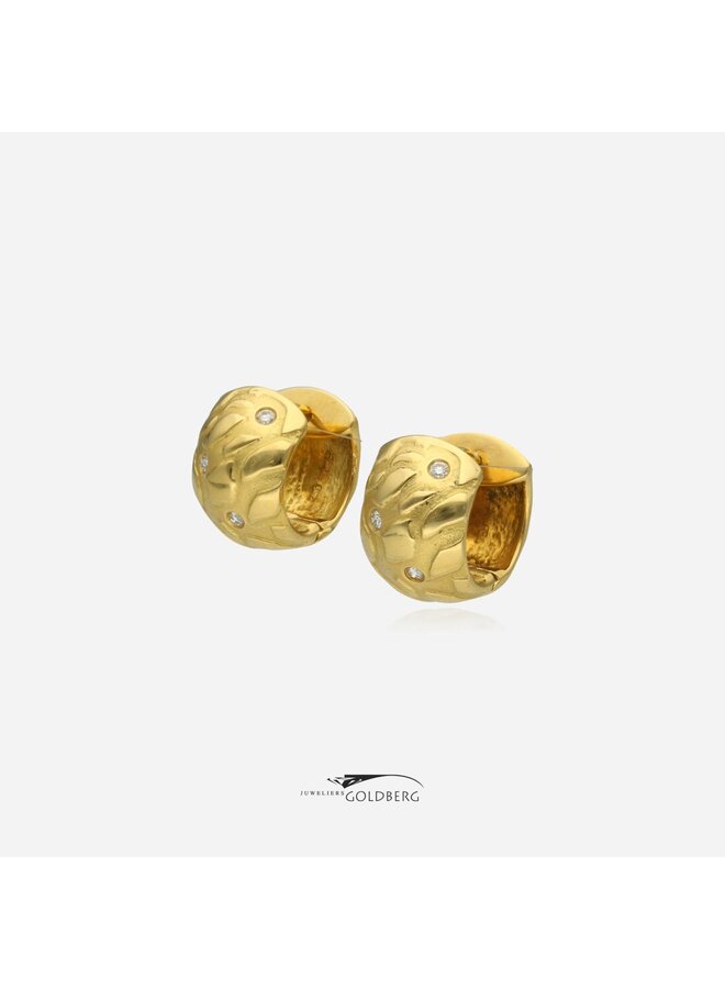 18k geelgouden vintage creolen met diamant (ca. 0.09ct)
