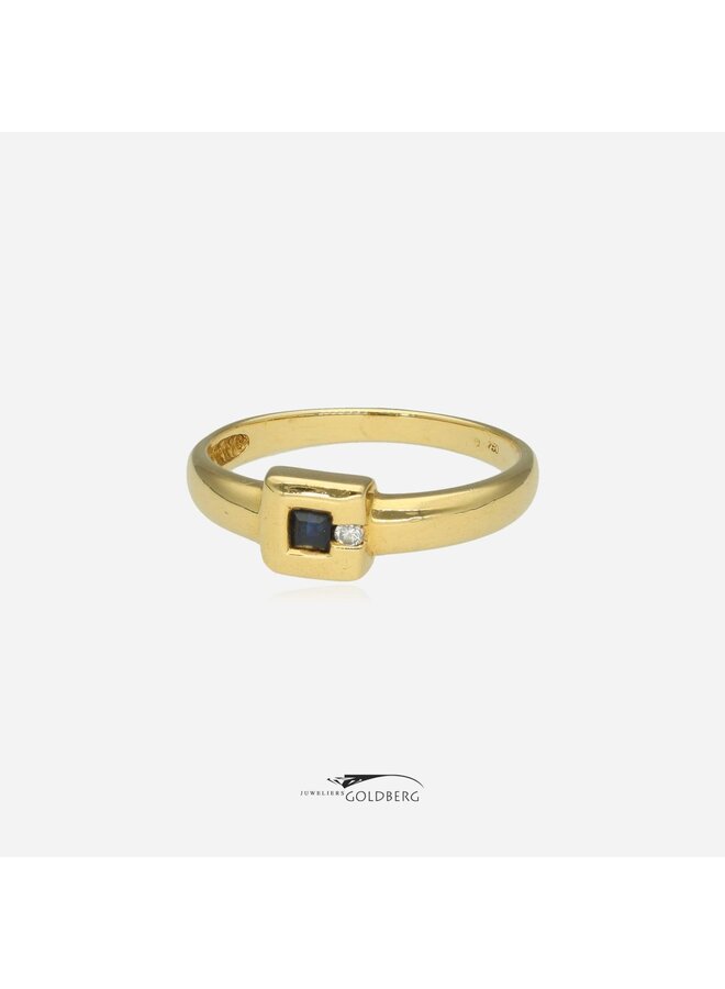 18k ring met prinsesgeslepen saffier en diamantje
