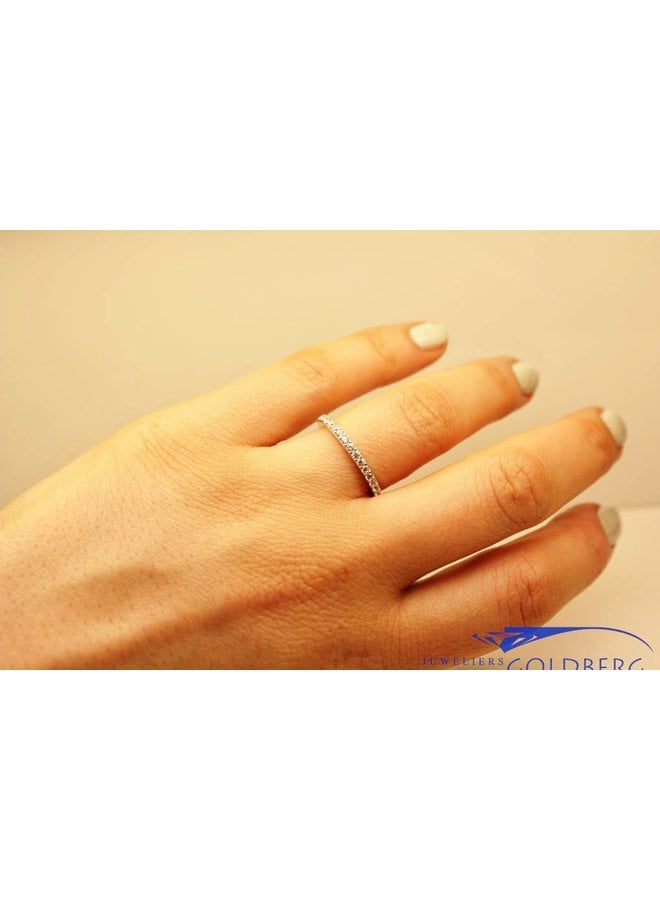 Silver alliance ring with zirconia's
