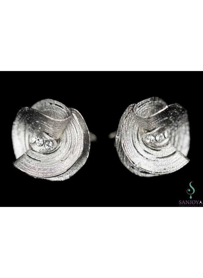 Zilveren bloemvormige oorbellen met zirconia, Sanjoya