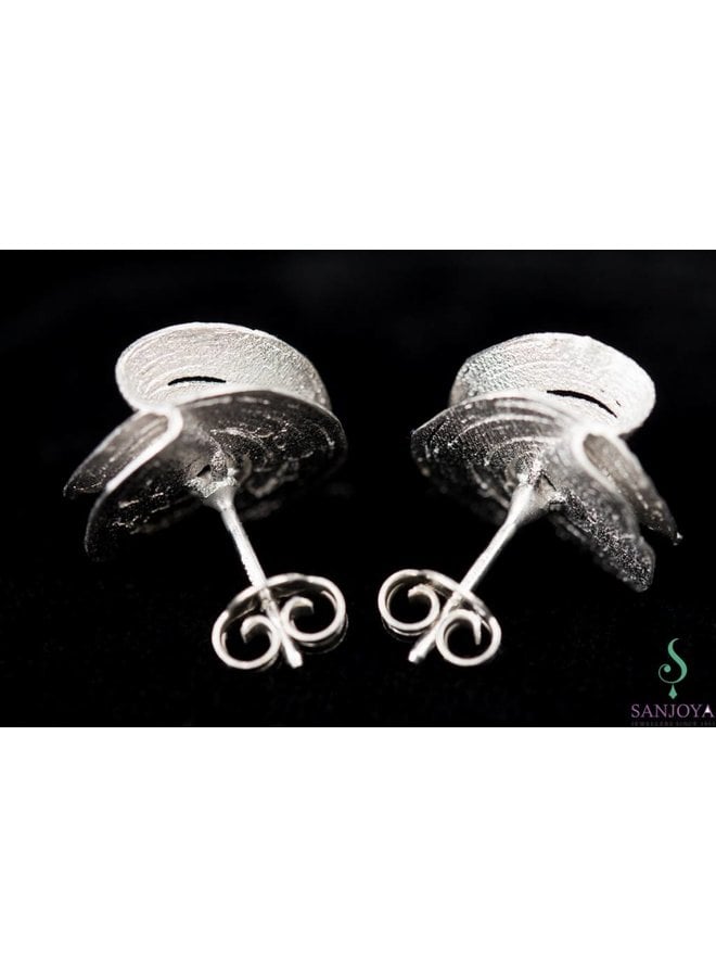 Cute silver flower earrings with zirconia, Sanjoya