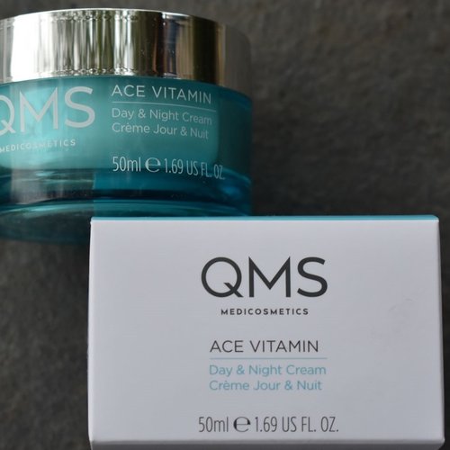 Getest! QMS Ace Vitamin Day & Night Cream