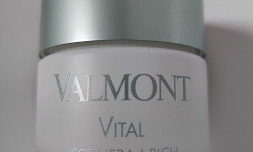 Getest! Valmont Vital Regenera I Rich