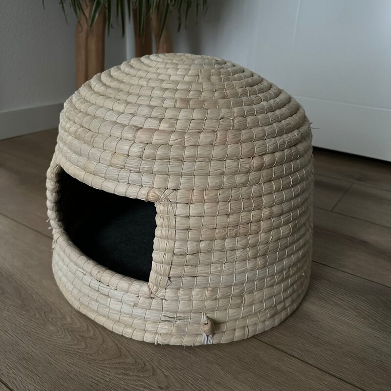 Lucky Kitty Neko Chigura cat basket