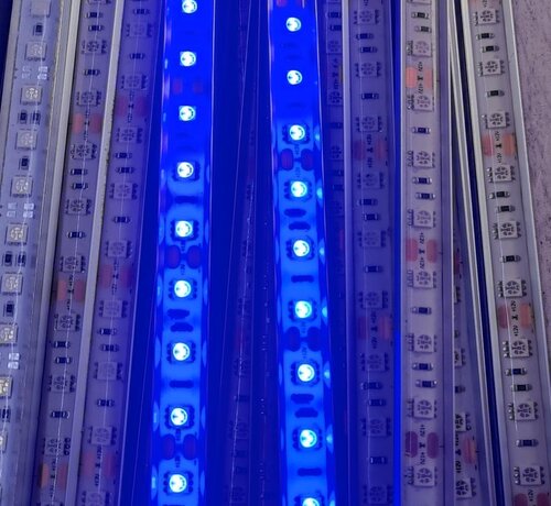 Buyatjohn Aquarium led verlichting (blauwe leds) (enkele ledstrip) alle lengtes . Scroll naar beneden voor de lengtes boven de 125 cm.