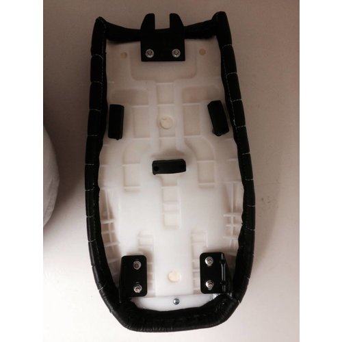 Selle noire Brat Tuck N 'Roll 18