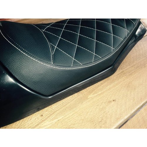 C.Racer Selle noire Diamond Triumph Bonneville 2008 avec assise 50