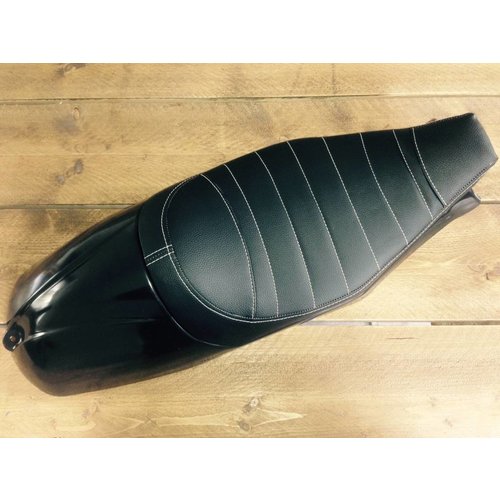 C.Racer Selle noire Tuck N' Roll Triumph Bonneville 2008 avec assise 52