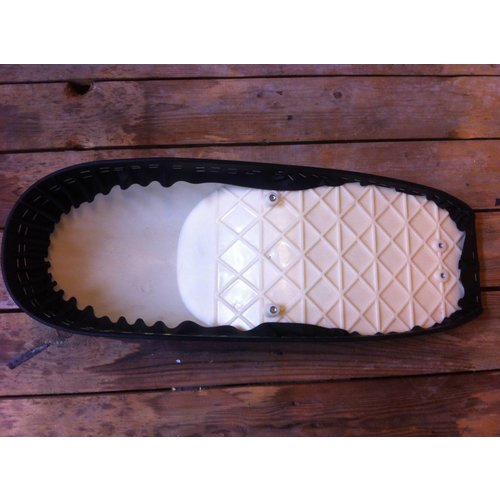 Selle noire Café Racer Tuck 'N Roll 96