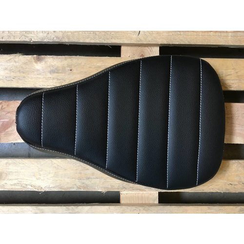 C.Racer Grande selle noire Bobber Tuck 'N Roll 5