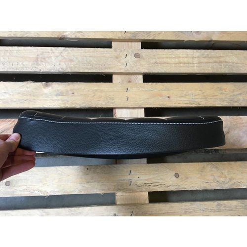 C.Racer Grande selle noire Bobber Tuck 'N Roll 5