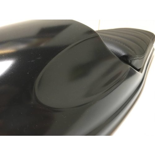 C.Racer Cafe Racer "Future" Seat Tuck 'N Roll Schwarz 2