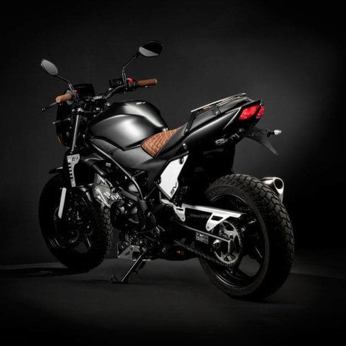 C.Racer kentekenplaathouder zwart Suzuki SV650