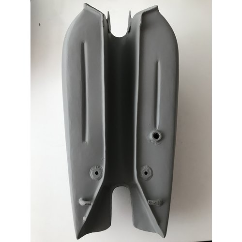 BMW R71 stalen brandstoftank in primer met Monza-dop
