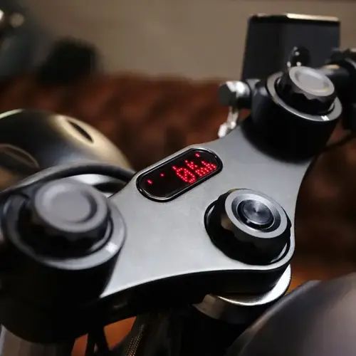 Rebelmoto BMW Zentralmutter mit Druckknopf für Twin-Shock und Monolever Modelle | R100 & R80 | Schwarz