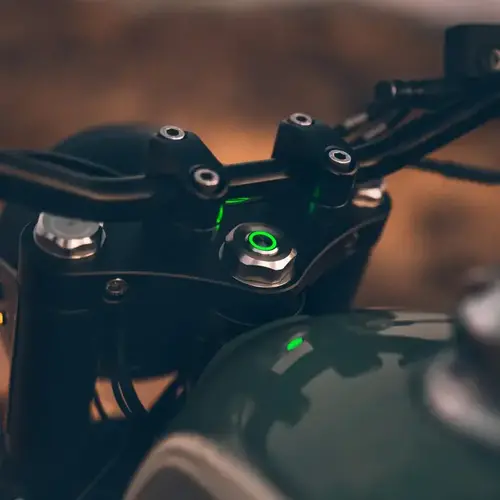 Rebelmoto BMW Gabelbrücke | „Scram“ | Twin-Shock 36-mm-Gabeln für R65 | Modell Wählen