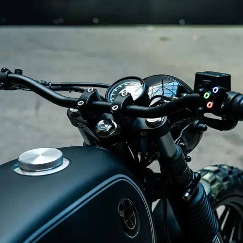 Rebelmoto BMW Pince à Triple Arbre | « Scram » | Fourche Twin-Shock 36 mm pour R65 | Choisir le Modèle