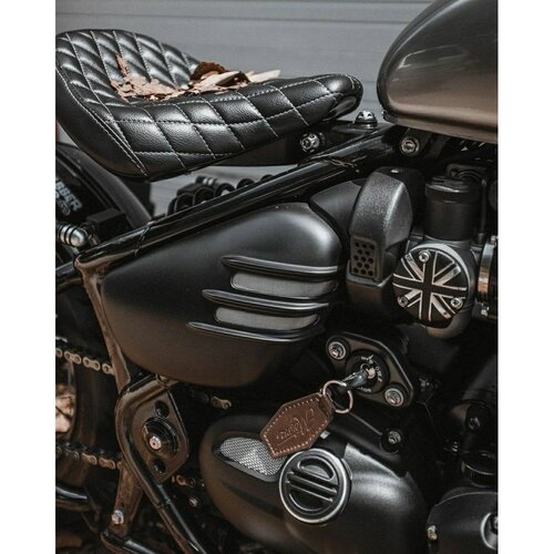 Motone Ventura | Bobber/Speedmaster | Panneaux Latéraux Nervurés | Noir Brillant Ou Noir Mat