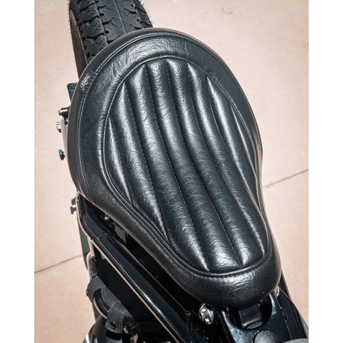 Motone King Cobra Seat | Triumph Bobber | Vertical Ribs Or Diamond Stitch Or Full Diamond