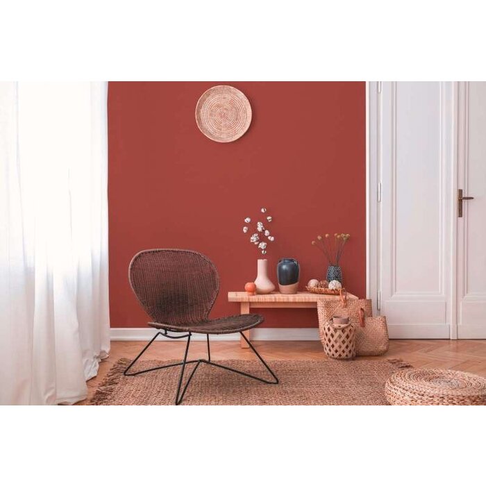 Rood behang schoorsteen rood vlak met textieldesign