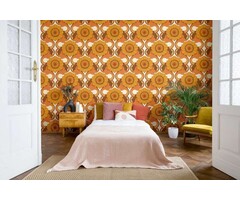 Floraal retro behang met bloemenpatroon in warme kleuren - bruin, geel, oranje