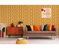 Abstracte patronen op jaren 70 vliesbehang in warme kleuren - bruin, geel, oranje