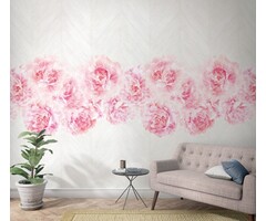 Fotobehang roze pioenrozen op lichte visgraat planken