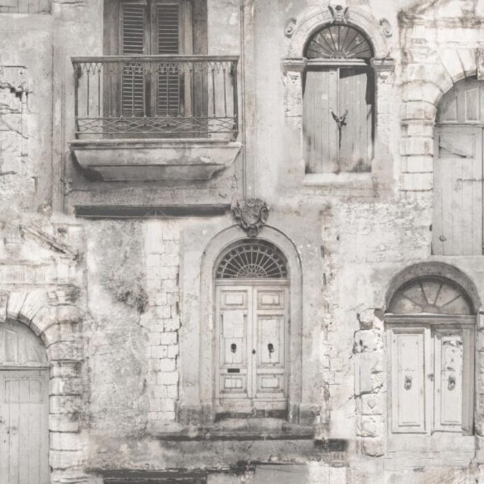 Behang met oude deuren