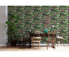 Behang met tropische bladeren en bloemen