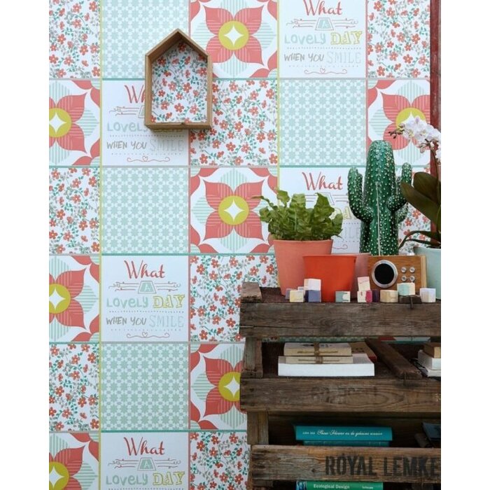 Behang patchwork bloemen en tekst 61171-04