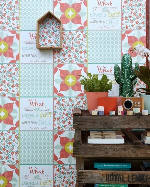 Behang patchwork bloemen en tekst 61171-04