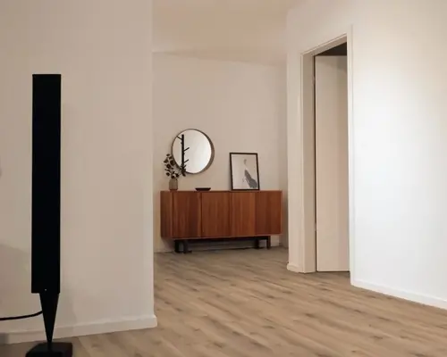 De inrichting van je huis begint bij de vloer. Een zorgeloze vloer, want je hebt wel wat anders te doen dan schuren, boenen, poetsen en vegen. Dat weten wij als geen ander.